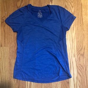 semi fitted women’s work out shirt 💙